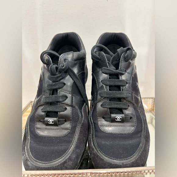 Chanel size 35.5 Interlocking CC Logo Leather Sneakers - Picture 2 of 13